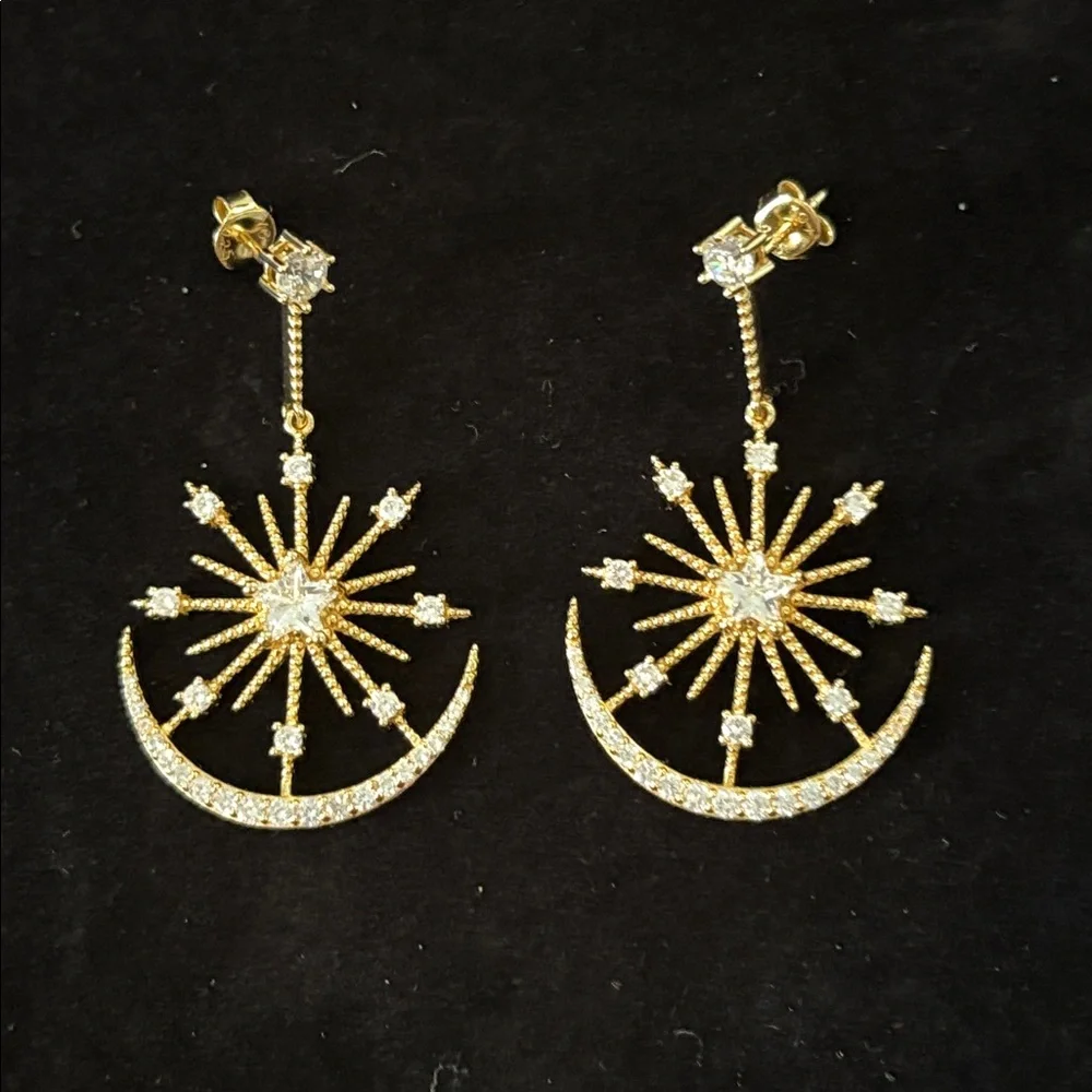 Beautiful CZ 14K Gold Plated Statement Dangle Earrings - Picture 6 of 9